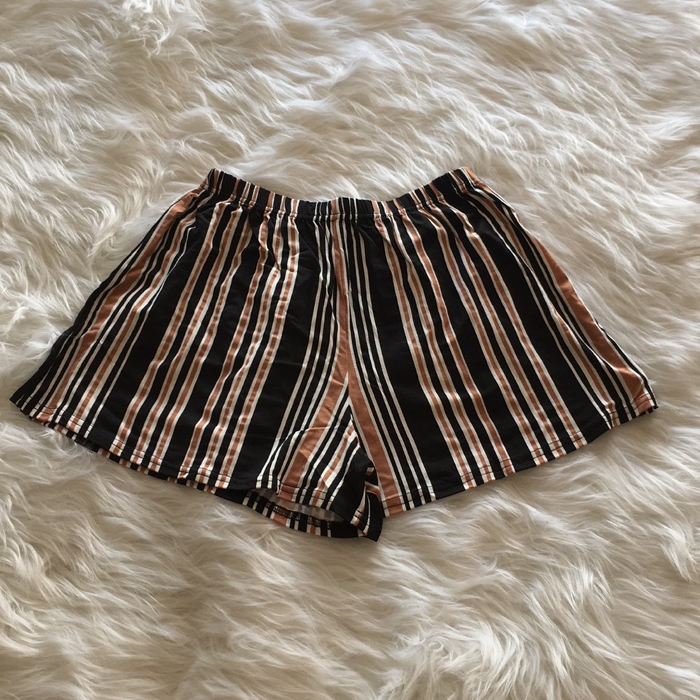 HIGH WAISTED STRIPED SHORTS